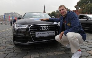 Bronzos medalio olimpiadoje laimėtojas krepšininkas Sergejus Monia 2012 m. dovanų gavo automobilį Audi