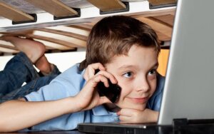 Kaip apsaugoti vaikus nuo interneto pavojų? Patarimai tėvams