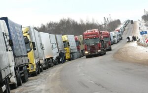 Eilės Baltarusijos pasienyje nemažėja