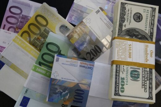 2015 będzie rokiem mocnego dolara i słabego euro. Złoty ma być stabilny