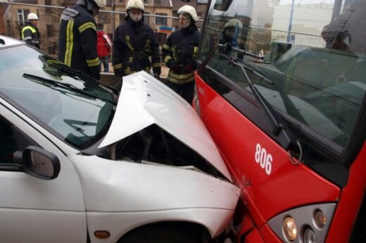 В Каунасе столкнулись автобус и Renault