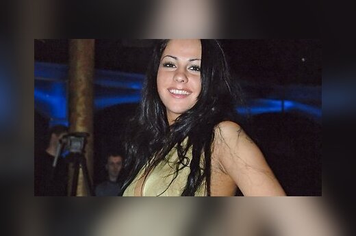 Обнаженная Елена Беркова шокировала прихожан храма