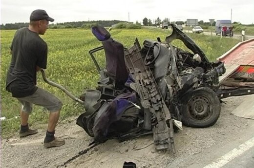 В аварии у Пакруойиса погибли три человека
