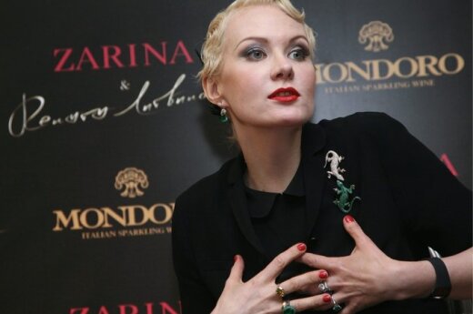 ФОТО: Рената Литвинова сразила Канны своим нарядом