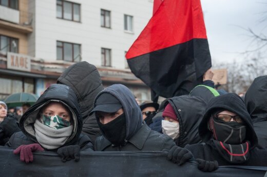Įpykę baltarusiai traukia į gatves: pažiūrėkite, ką veikia A. Lukašenkos sūnūs