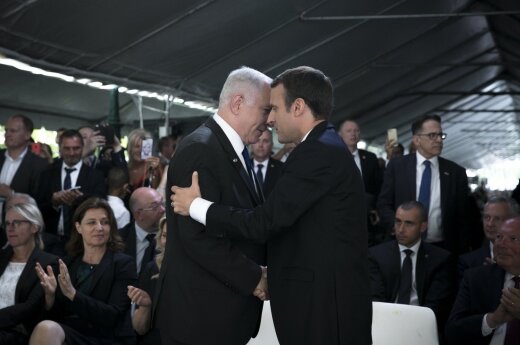 E. Macronas susitikęs su B. Netanyahu pasmerkė Prancūzijos vaidmenį Holokauste