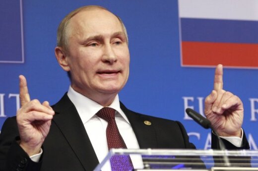 ЕС решил пока не вводить экономические санкции против России