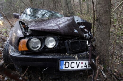 Водитель бежал с места ДТП, бросив свой BMW