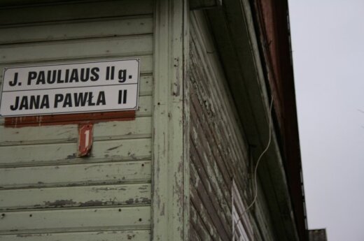 Nelietuviški užrašai Šalčininkų ir Vilniaus r. – nė krust