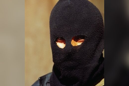 Грабители в масках напали на усадьбу художника Веножинскиса