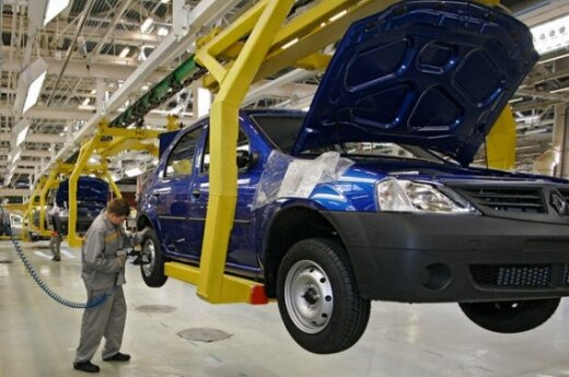 „Renault“ kartu su „AvtoVAZ“ surinkinės automobilius nuo 2012 m.