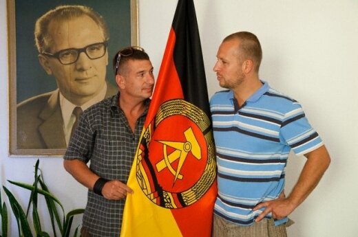 Iš praeities kai kurie pelnosi. D.Helbigas ir G.Sandas Berlyne yra įkūrę viešbutį "DDR Ostel", kuriame atkuriama socialistinė praeitis.