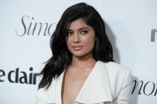 Mažoji K. Kardashian kopija K. Jenner sudalyvavo seksualioje fotosesijoje: tapo lėle Barbe