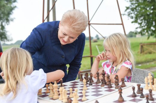 D. Grybauskaitė: vaikams reikia dėmesio, žmogiškojo dėmesio, ne tik materialinės pagalbos