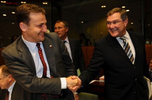 Sikorski chwali politykę Niemiec, a Francuzi krytykują
