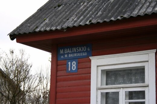 Lietuvos lenkai reikalauja lenkiškų gatvių lentelių, Velse gatvės valų kalba nevadinamos