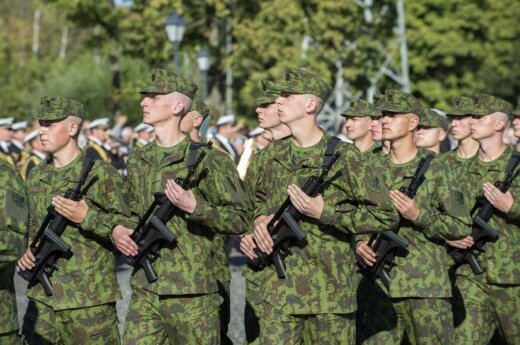 КС: запрет военнослужащим работать не противоречит Конституции