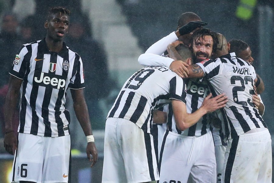 http://gs.delfi.lt/images/pix/andrea-pirlo-triumfuoja-su-komandos-draugais-66540818.jpg