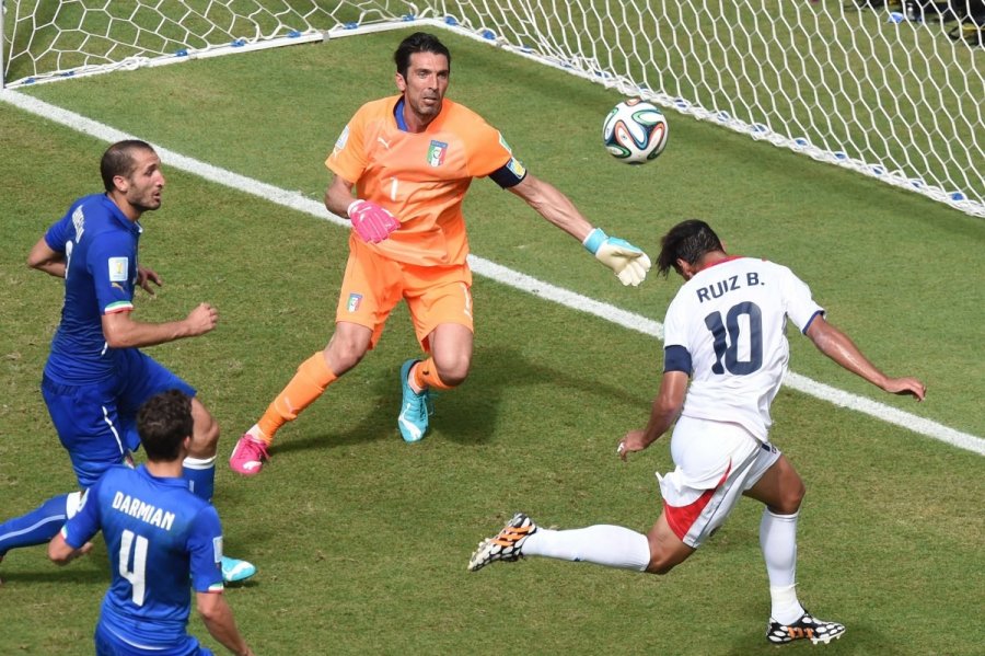 http://gs.delfi.lt/images/pix/bryanas-ruizas-musa-ivarti-i-italu-vartus-65100773.jpg