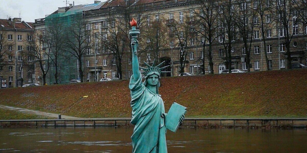 "Laisvės statula" Neryje