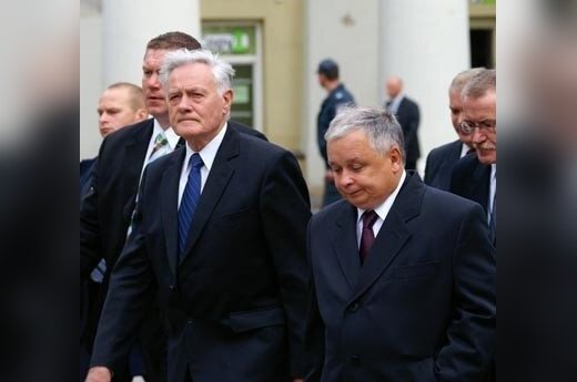 Dyplomata USA: Kaczyński powstrzymał wojnę, a Bush czołgi